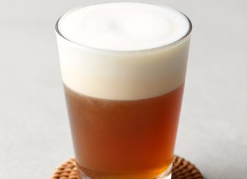 Creating a Visually Appealing Layered Drink with Simple Techniques