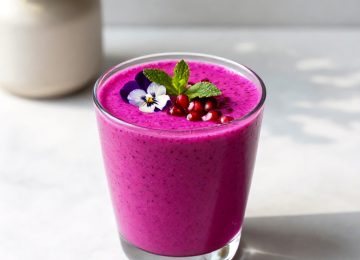 How to Style Fruit Smoothies With Vibrant Botanical Floral Arrangements